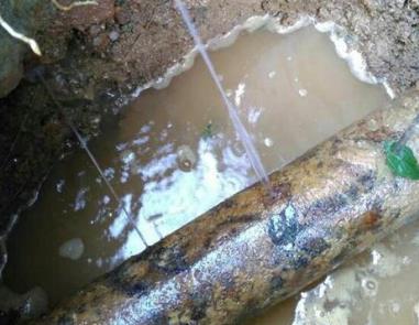 仪陇楼顶渗水维修公司分享下地暖漏水的原因及检测方法。